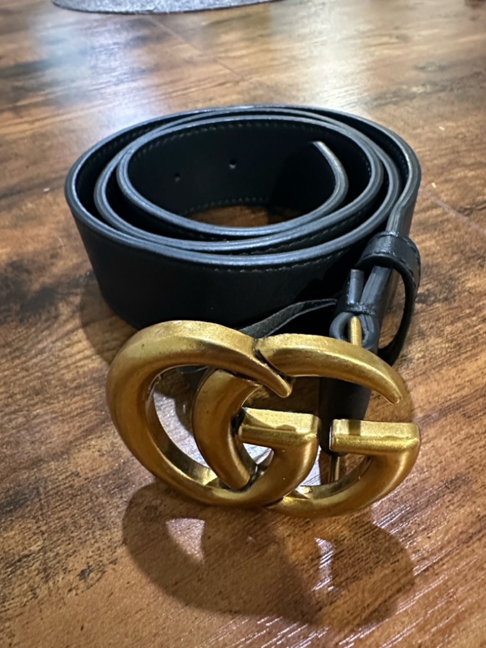 Gucci Black Leather Belt with Distressed Gold Double G Buckle - Picture 3 of 7